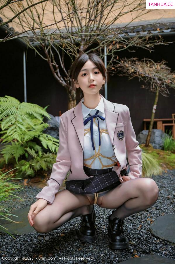   [XiuRen]高清写真图 2025.02.28 No.9949 奶芙乔乔 美腿黑丝第2张图片